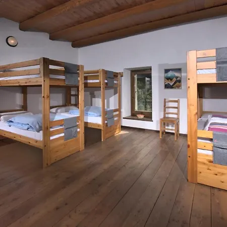 Rifugio Escursionistico La Rua *