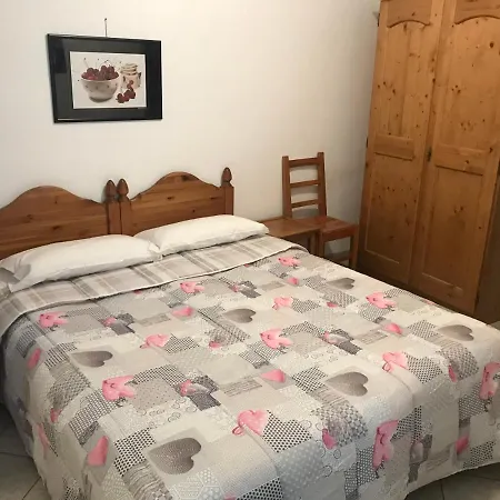 Rifugio Escursionistico La Ruà Affittacamere