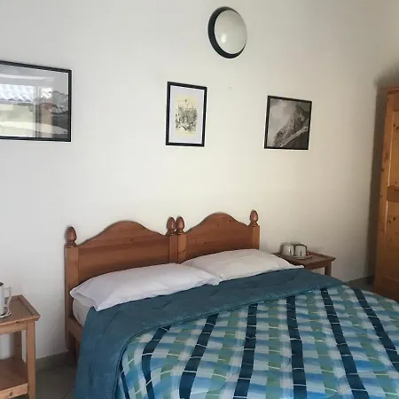 Rifugio Escursionistico La Rua *