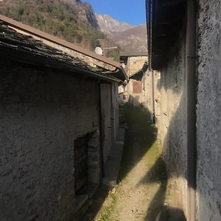 Rifugio Escursionistico La Rua ゲストハウス