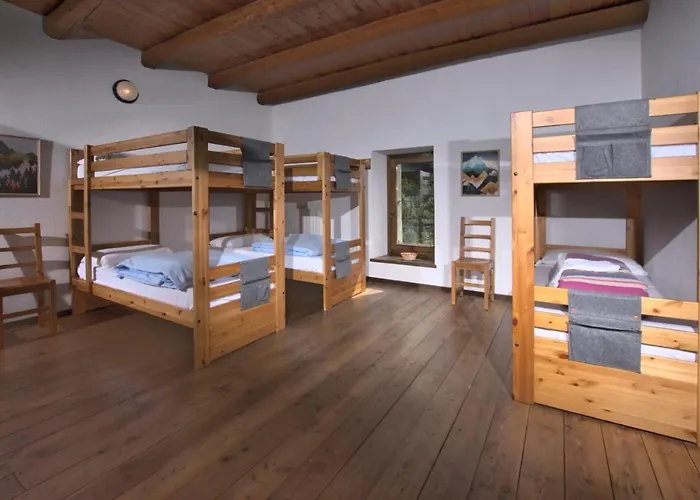 Rifugio Escursionistico La Rua 3*