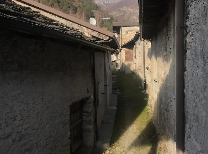 Rifugio Escursionistico La Rua ゲストハウス